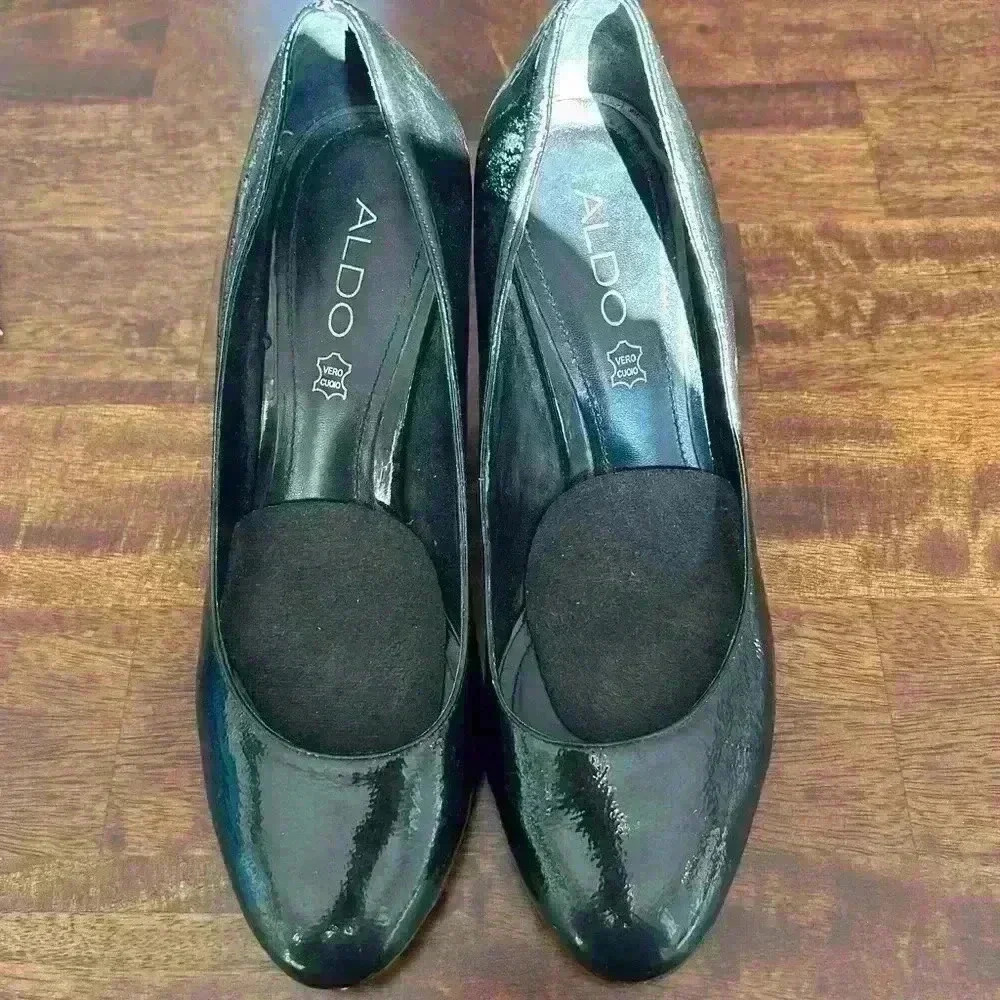 Aldo Women’s Black Patent Leather Pumps Heels Closed Toe Size 7 - Picture 3 of 8